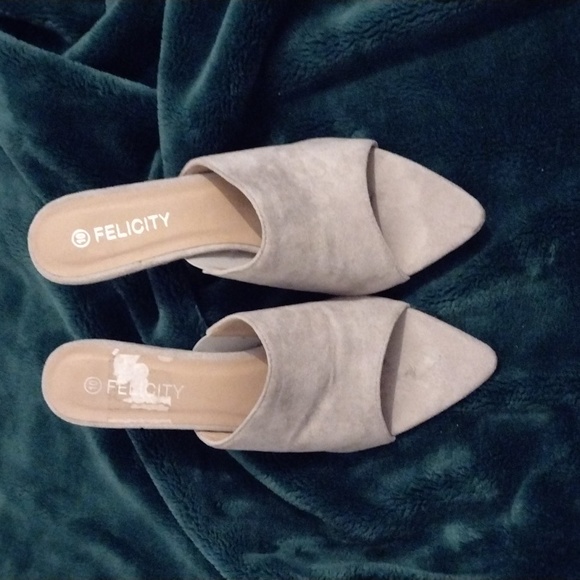 Heels - Picture 2 of 3